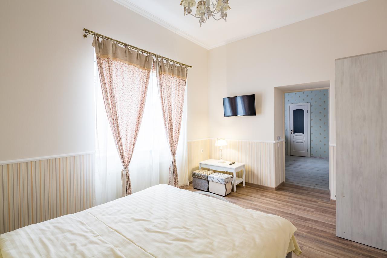 Lovely Apartment In The City Center Lviv Exterior foto